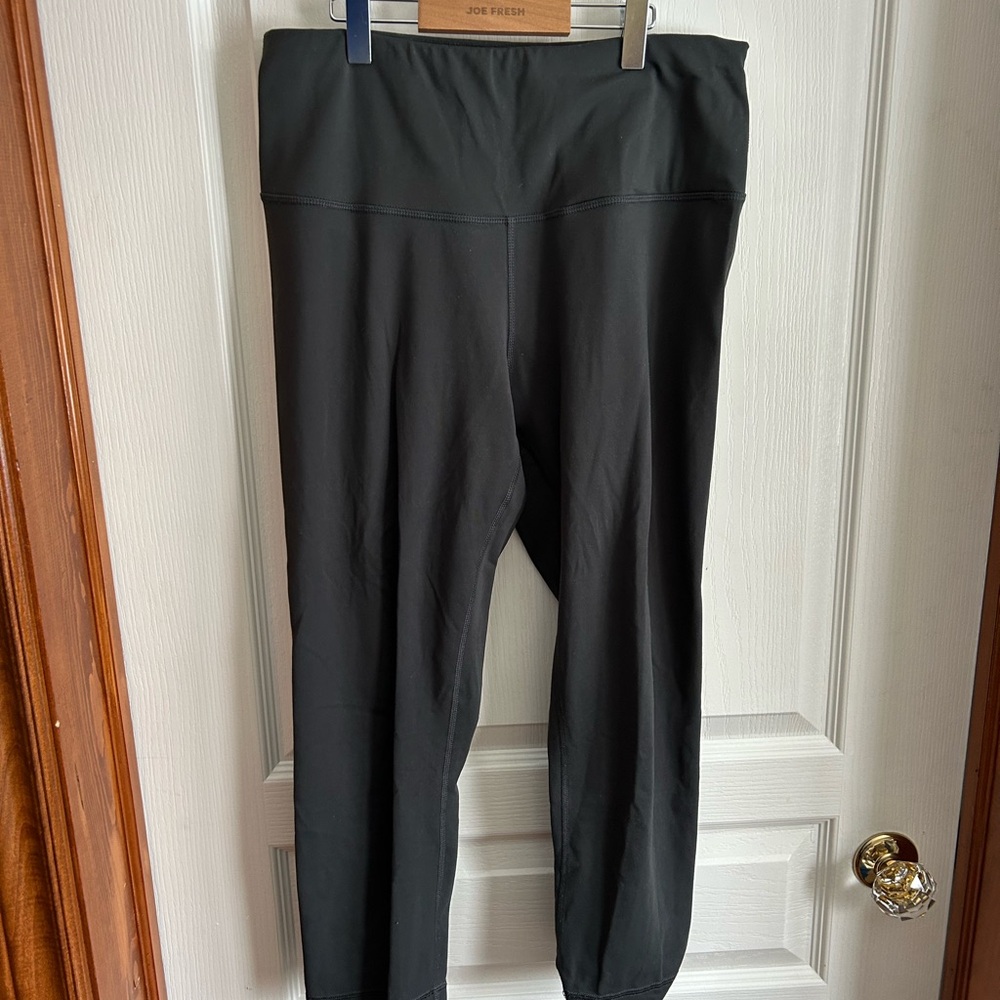 Yogalicious Charcoal Cropped Leggings